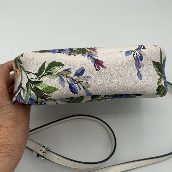 Dana Bachman Cross Body bag, beautiful floral pattern great condition, clean - Picture 8 of 8